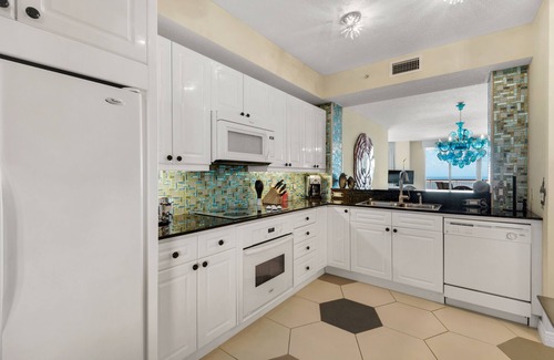 Navarre Beach Condo | unique 2 br sleeps 6 with chair rental
