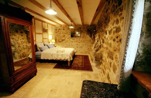 Corsavy Other | Unique 3 bedroom apartment with private hot tub at ancient Catalan hill farm