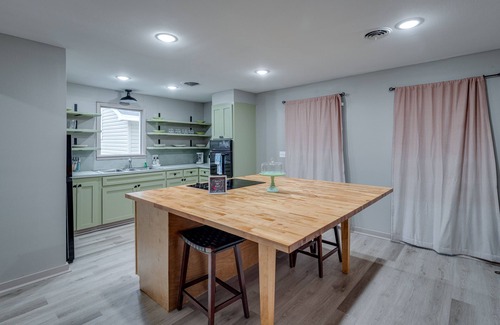 West Monroe House | Unique 3 bedroom Throwback