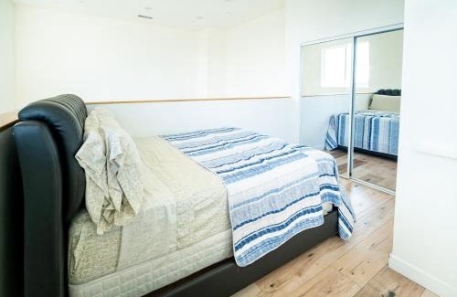 Wilshire Apartment | Unique 3-Level Loft with One bedroom & Two Full Bathroom