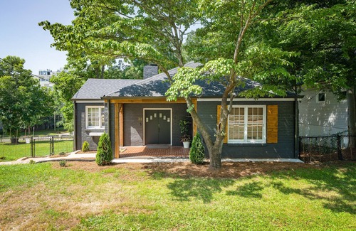 Crestline Heights House | Unique 3BR/3B Magic City Home