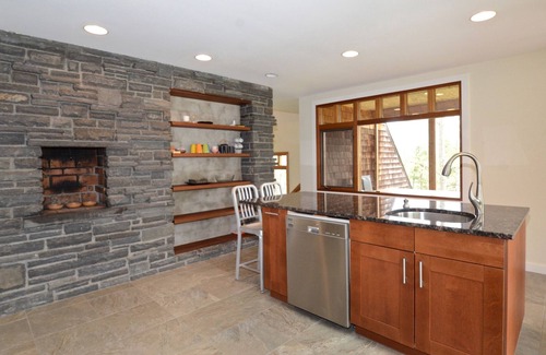 Saugerties House | UNIQUE! 40 Pvt. Ac. Fireplace, Grill, Enclosed Heated Pool & Hot Tub