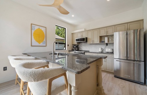 Downtown Victoria House | Unique 4BR House | Heart of Vic