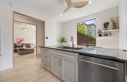 Downtown Victoria House | Unique 4BR House | Heart of Vic