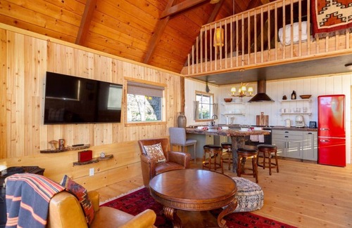 Julian Cabin | Unique A-frame with mountain views, 5 min to town