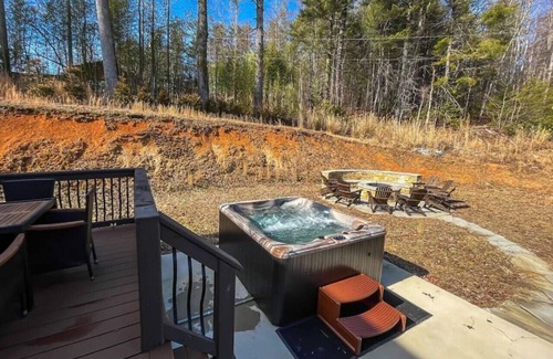 Hendersonville House | Unique and Instagram-Worthy Highland in Kirkwood