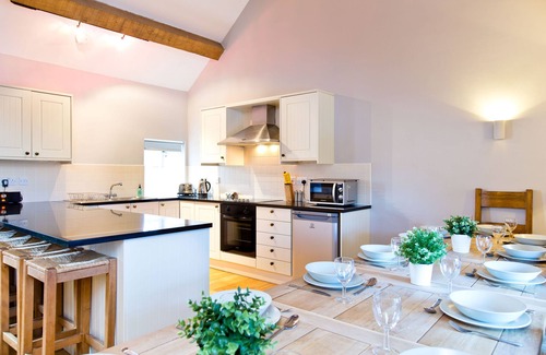 Hurdlow House | Unique barn conversion, sleeps up to 6 in 3 bedrooms, near to High Peak Trail.