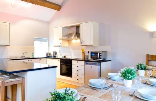 Hurdlow House | Unique barn conversion, sleeps up to 6 in 3 bedrooms, near to High Peak Trail.