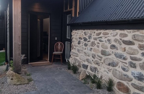 Glen Urquhart House | + Unique Barn with Mountain Views +