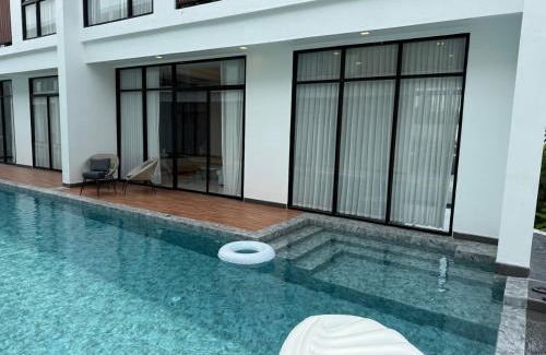 North Pattaya Villa | Unique Beach Style 3 Bedroom Villa with Mega Pool