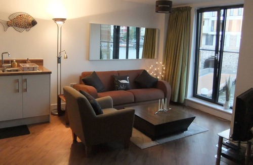 Canon's Marsh Apartment | Unique Bristol Harbourside Apartment With Water Views