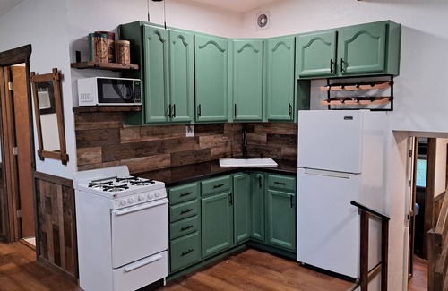 Milton-Freewater Cabin | Unique Cabin Oasis: Fully-Gated, Pet-Friendly, King Bed