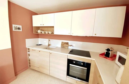 Cap-d'Antibes Apartment | UNIQUE!Cap d'Antibes,5 minutes walk to the beach and shops, Quiet, Balcony, view