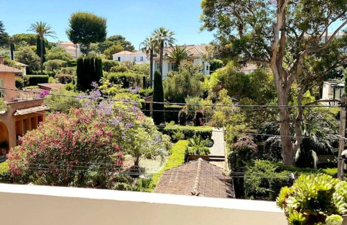 Cap-d'Antibes Apartment | UNIQUE!Cap d'Antibes,5 minutes walk to the beach and shops, Quiet, Balcony, view