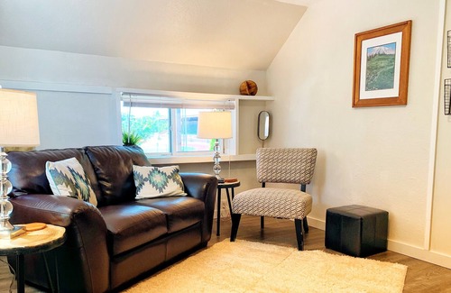 Puyallup Cottage | Unique Carriage House Unit near Fair and Stadium