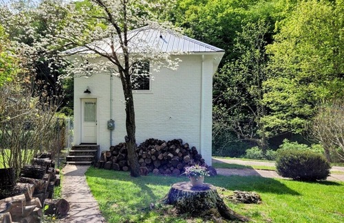 Tazewell Apartment | Unique Carriage House on beautiful Litz Mansion grounds, Tazewell VA
