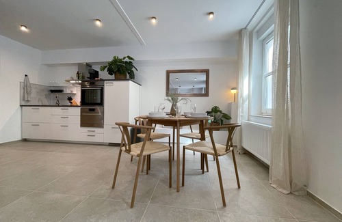 Rathaus Apartment | Unique city center studio with carport