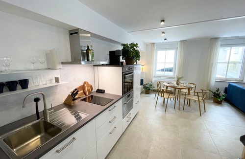 Rathaus Apartment | Unique city center studio with carport