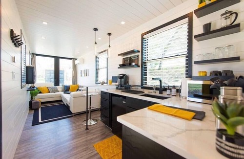 Waco Apartment | Unique Container Home with Rooftop Deck