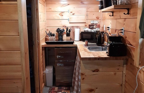 Slade Cottage | Unique, Cozy Stay near Red River Gorge