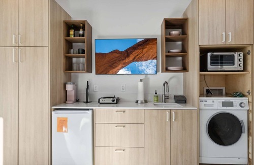 Camelback East Apartment | Unique Design Studio Container - 80 Walkscore!
