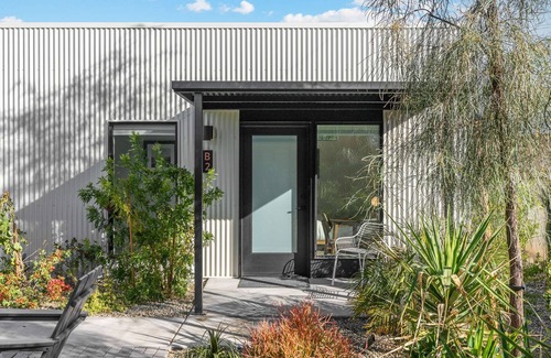 Camelback East Apartment | Unique Design Studio Container - 80 Walkscore!
