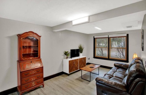 Gainesville Apartment | Unique Downtown 2br 2ba close to everything Apt.B