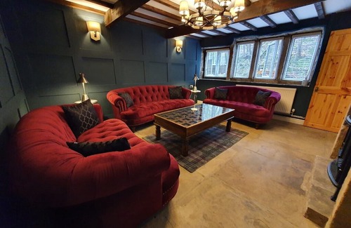Todmorden Cabin | Unique Enchanting Cottage with its Very Own Waterfall & Hot Tub