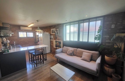 Itaewon Apartment | Unique Exposed Brick 2 Bed Lg open Kitchen w/gym