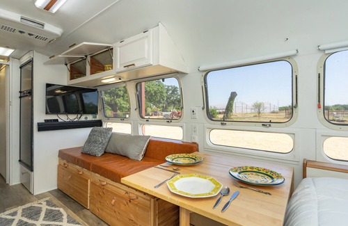 Granbury House | Unique Farm Experience in Airstream Close to Town