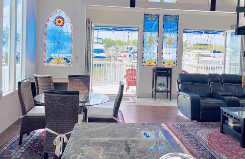 Palmetto House | Unique Getaway - Floating Chapel in Palmetto Downtown Marina/pool & jacuzzi