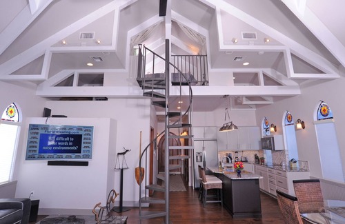 Palmetto House | Unique Getaway - Floating Chapel in Palmetto Downtown Marina/pool & jacuzzi