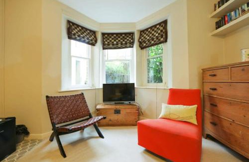 Bristol House | Unique & Homely Suite With Own Access