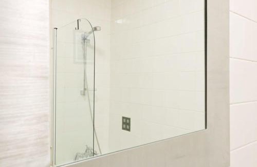 Bristol House | Unique & Homely Suite With Own Access