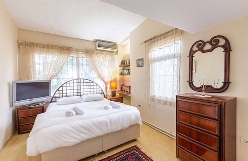 Kadikoy Villa | Unique House with Tree Inside near Sea in Maltepe