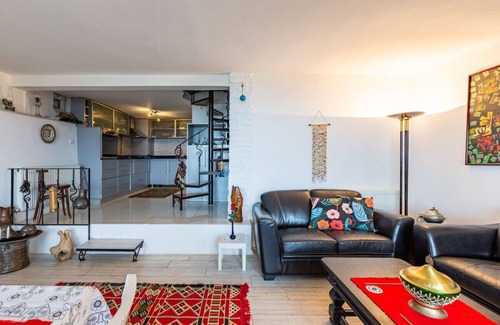 Kadikoy Villa | Unique House with Tree Inside near Sea in Maltepe