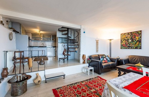 Maltepe Villa | Unique House with Tree Inside near Sea in Maltepe