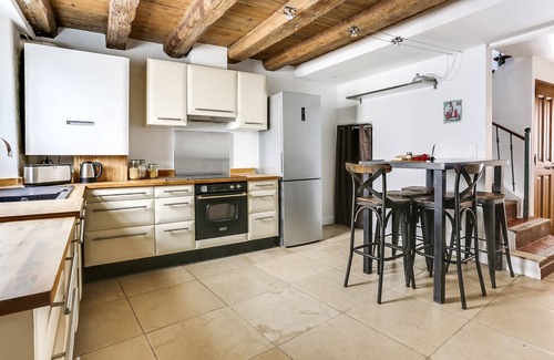 Avignon City Centre House | UNIQUE IN THE CITY CENTER: WARM TOWNHOUSE WITH PRIVATE PATIO AND JACUZZI