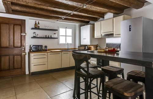 Avignon City Centre House | UNIQUE IN THE CITY CENTER: WARM TOWNHOUSE WITH PRIVATE PATIO AND JACUZZI