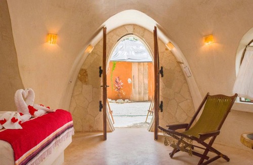 Soliman Bay Cabin | Unique Jungle Dome Ik