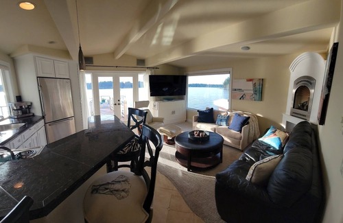 Lake Goodwin Cabin | Unique Lake Goodwin Waterfront Cabin with Hot Tub, Fire Pit & Large Deck