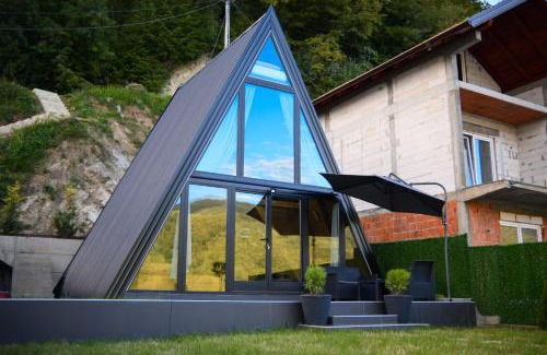 Milici House | Unique Lake House Paradiso