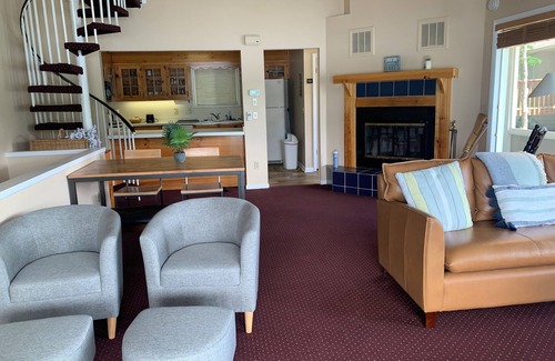 Hiawassee House | Unique lakefront townhome with serene 180' views of lake and incredible sunsets.