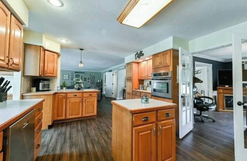 Lawrenceburg House | Unique Luxury Family Retreatnn