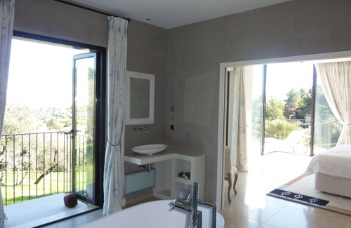 Le Rouret Villa | Unique mix of Provencal charm and cutting edge architecture near Valbonne