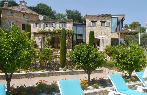 Le Rouret Villa | Unique mix of Provencal charm and cutting edge architecture near Valbonne