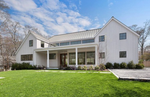 Sag Harbor House | Unique Modern Barn House in Sag Harbor