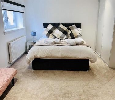 Motherwell Apartment | Unique Modern Studio Apartment