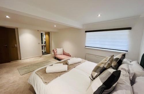 Motherwell Apartment | Unique Modern Studio Apartment