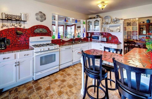 Leicester House | Unique Private Farmhouse near Asheville 4bd, 2 bth